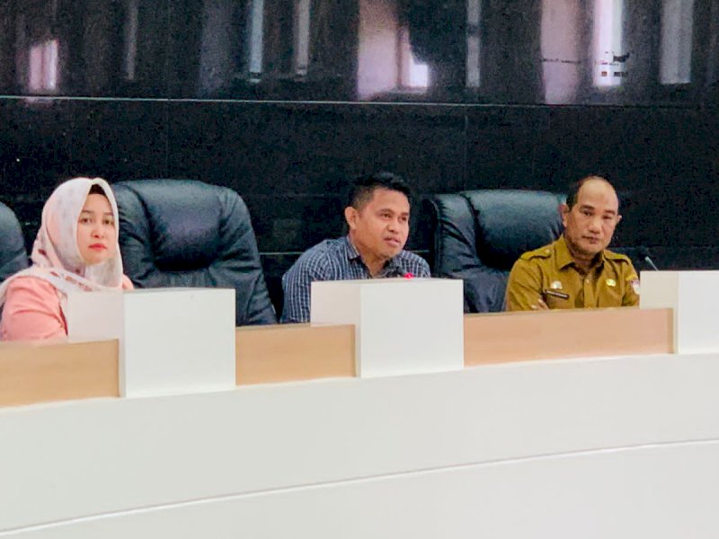 Komisioner KPU Kota Makassar sosialisasi Persiapan Pembentukan Badan Adhoc Pemilu Serentak Tahun 2024 kepada seluruh Camat dan Lurah se-Kota Makassar, Senin (31/10/2022). (Foto: istimewa)
