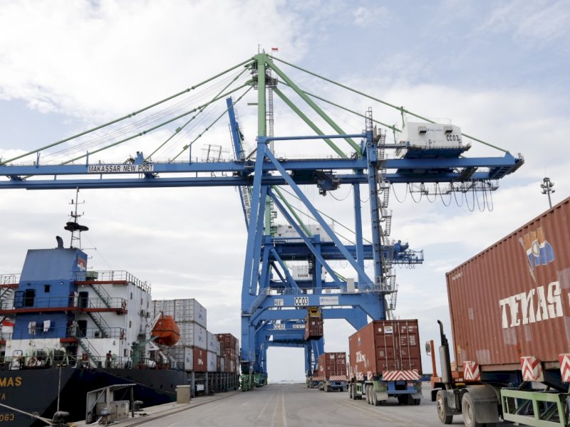 Aktivitas bongkar muat di Pelindo Regional 4 Makassar. (Foto: istimewa)