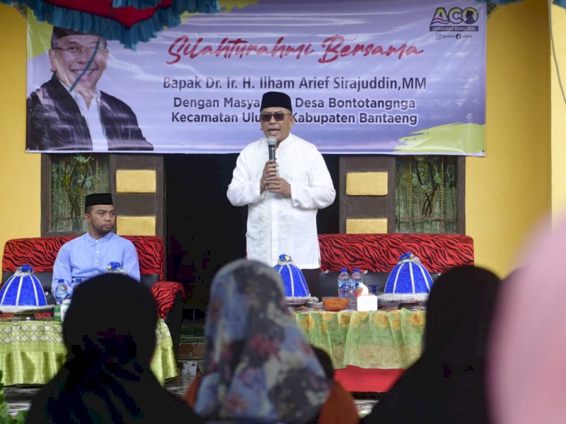 Ilham Arief Sirajuddin (IAS) bersilaturahmi dengan warga Desa Bonto Tangnga, Kecamatan Ulu Ere, Kabupaten Bantaeng di Dusun Takaya, Jumat, 4 November 2022. (Foto: Istimewa)