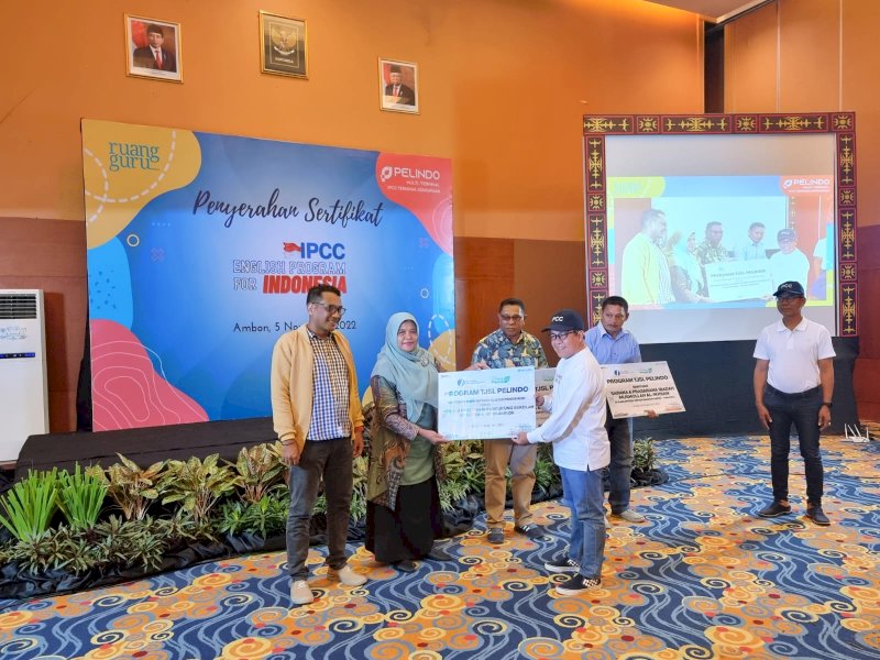 PT Pelabuhan Indonesia (Persero) Regional 4 menyerahkan bantuan Program Tanggung Jawab Sosial dan Lingkungan (TJSL).