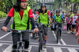 Kami Tidak Takut! Berikut Kronologi Intimidasi Tim Pesepeda Greenpeace