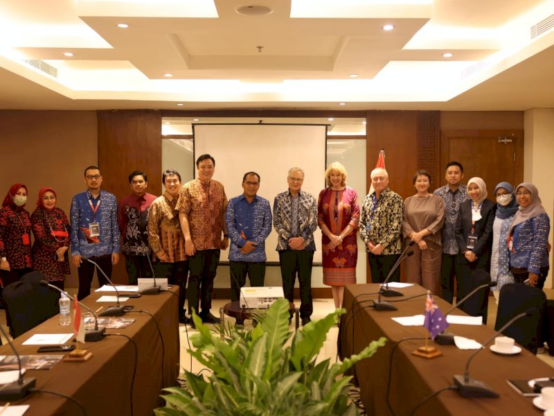 Delegasi dari Australia yang didampingi oleh Konsul Jenderal Australia di Makassar, Ibu Bronwyn Robbins mulai menjajaki peluang kerja sama bisnis dengan Pemerintah Kota Makassar. 
(Foto: Humas Pemkot Makasaar)
