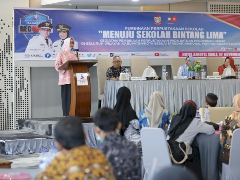 Indira Yusuf Ismail selaku Bunda Literasi, dalam kegiatan Pembinaan Perpustakan Sekolah, menyampaikan impiannya tentang sekolah. (Foto: Humas Pemkot Makassar)