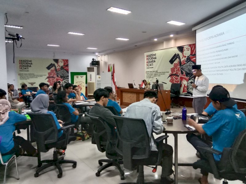 Kamis (10/11/2022), KPA Sulsel menghelat pendidikan akademi reforma agraria, di Aula Sipakatau, kantor Dinas Pengembangan Sumber Daya Manusia Sulsel, Makassar.