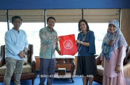 UPT Unhas Press Serahkan 47 Buku Karya Sivitas Akademika Kepada Perpustakaan Nasional Amerika