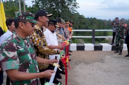 Gubernur Andi Sudirman Resmikan Jembatan Lanrange, Hilangkan Isolasi Warga di Perbatasan Wajo - Sidrap