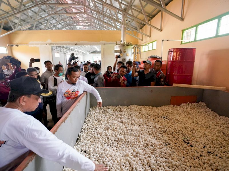 Peresmian Unit Pengelolaan Sutera UPT Logam Alsintan dan Tekstil Dinas Perindustrian Sulsel di Sempange, Pakkana, Kecamatan Tana Sitolo, Kabupaten Wajo, Sabtu, 12 November 2022. (Foto: istimewa)