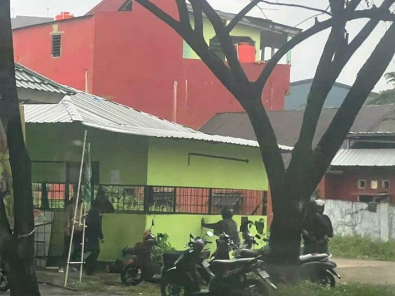 Sekitar 10 orang tak dikenal bertopeng melakukan penyerangan dan merusak sekretariat mahasiswa FAI UIM (Foto: Atry Suryatri A.)