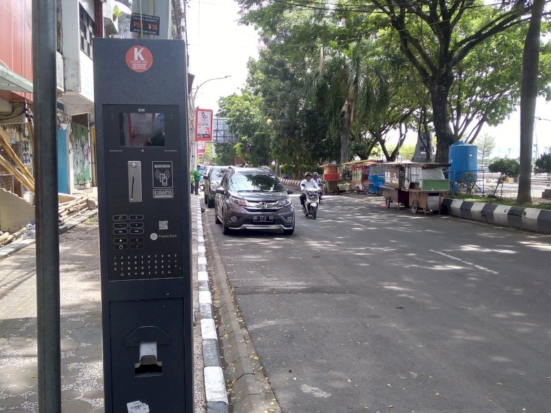 Terminal Parkir Elektronik (TPE) di Jl. Penghibur Makassar tidak berfungsi. (Foto: Nurdin Amir)