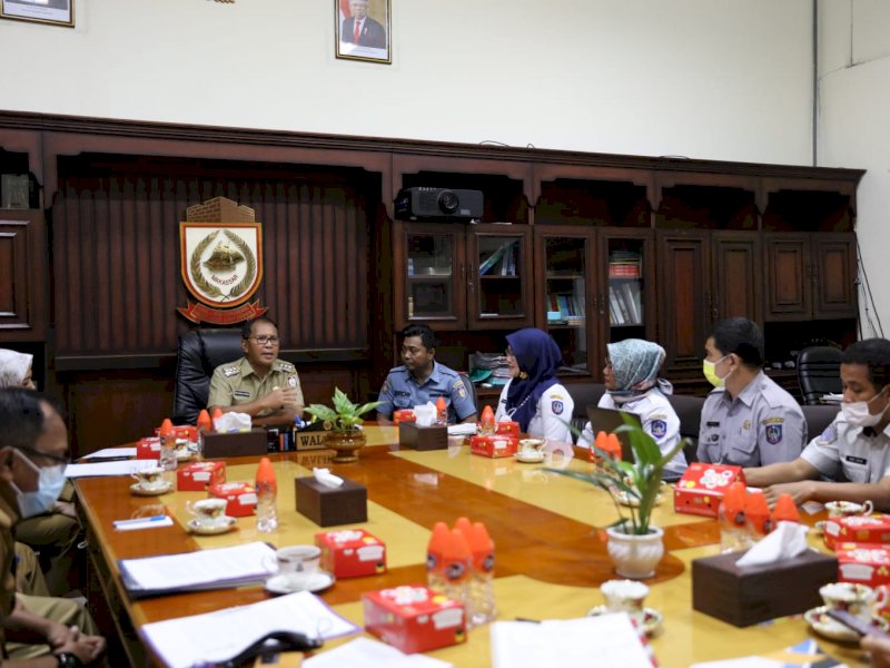 Sekretaris Dishub Sulsel Sri Wahyuni Nurdin bertemu Wali Kota Makassar Moh Ramdhan 'Danny' Pomanto, di Balai Kota, Selasa (15/11/2022). (Foto: istimewa)