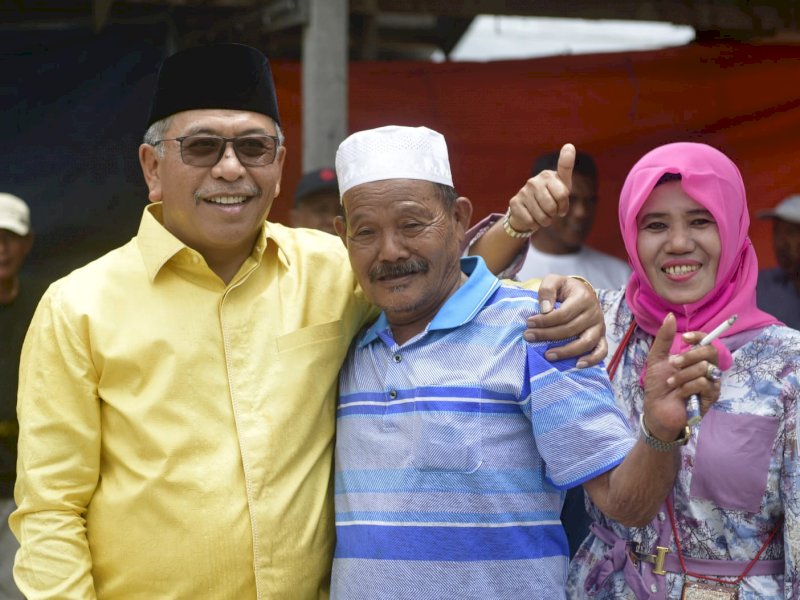 Ilham Arief Sirajuddin (IAS) silaturahmi dengan eks Tim Pejuang Ilham-Aziz pada Pilgub 2013, Desa Ciro Ciroe, Kecamatan Watang Pulu, Sidrap. (Foto: tim IAS)