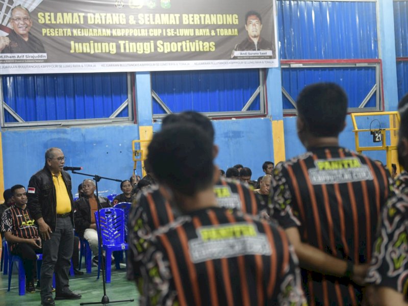 Ilham Arief Sirajuddin (IAS) membuka turnamen Bulu Tangkis KBPPPOLRI Cup I di Luwu Timur. (Foto: Istimewa)