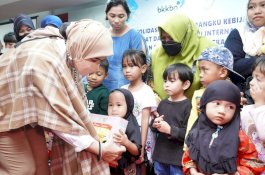 Aliyah Mustika Ilham : Jangan Karena Gadget, Anak Terabaikan