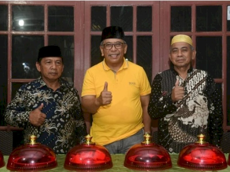 Ilham Arief Sirajuddin bersama Haji Lacinding di Luwu. (Foto: istemewa)