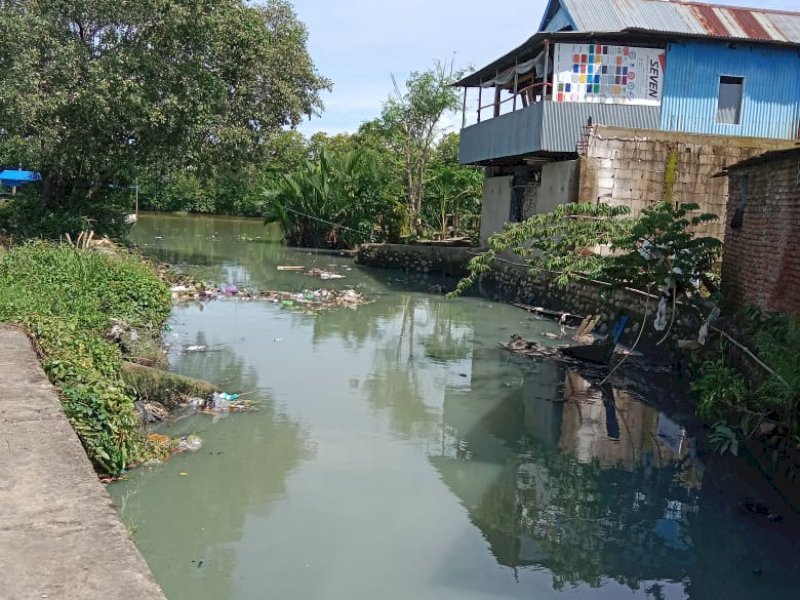 Warga temukan mayat bayi di sungai Kelurahan Rappokalling, Kecamatan Tallo, Makassar, Senin (21/11/22) siang.