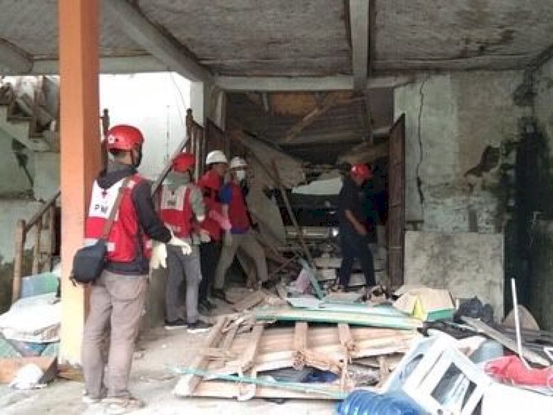 PMI ikut membantu warga korban bencana alam di Cianjur, Jawa Barat. (Foto: PMI)