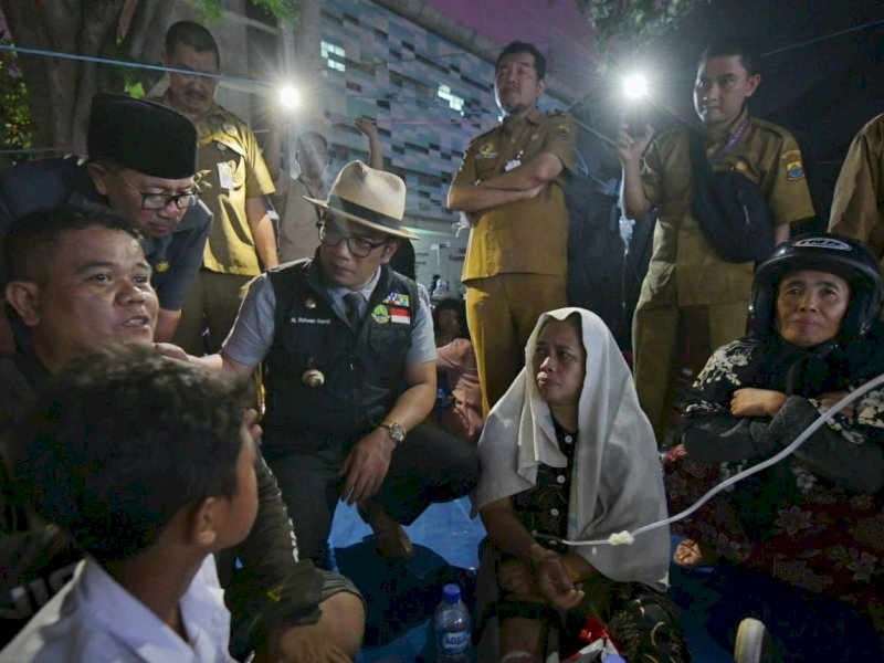 Gubernur Jawa Barat Ridwan Kamil meninjau korban gempa di RSUD Sayang Cianjur, Senin 21 November 2022. (Foto: Humas Pemprov Jawa Barat)