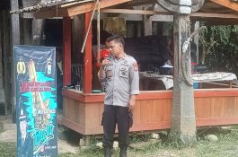 Kapolsek Sopai Hadiri Penyelesaian Kasus Secara Adat, Sosialisasikan Nomor Layanan Aduan WhatsApp&nbsp;