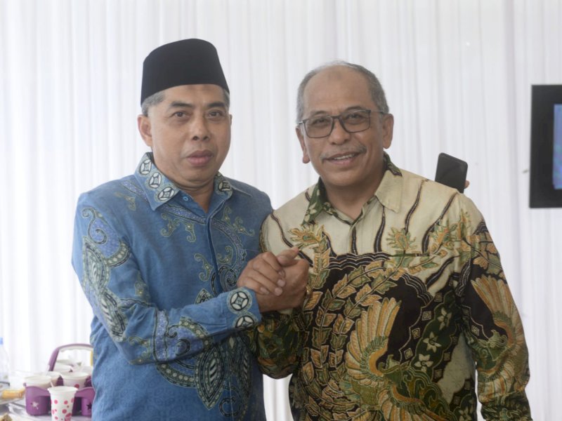 Ilham Arief Sirajuddin (IAS) bersama tokoh politik di Bone.