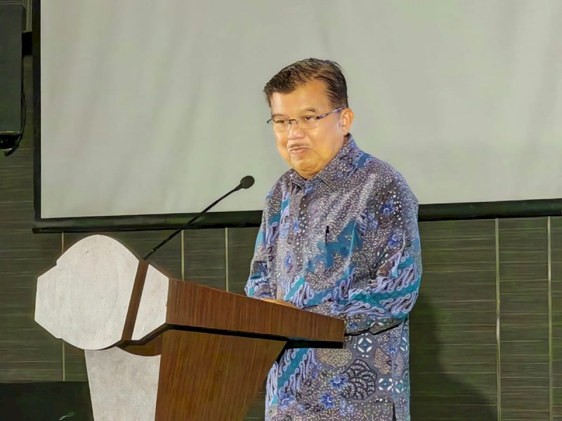 Jusuf Kalla menyampaikan sambutan pada acara gala dinner Munas KAHMI ke 11 di Ballroom Best Western Hotel, Palu, Sulawesi Tengah, Kamis (24/11/2022). (Foto: Rudi Gunawan)