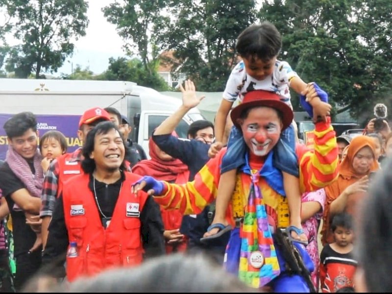 Komeng hadir bersama koplak menjadi relawan PMI yang dibentuk untuk layanan dukungan psikososial PMI. (Foto: istimewa)