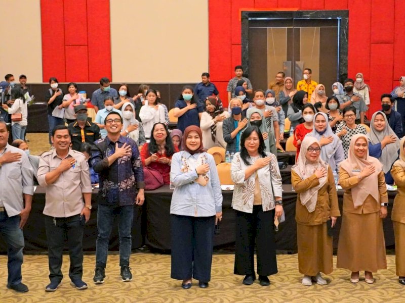 Anggota DPR RI, Komisi IX, Aliyah Mustika Ilham sosialisasi penggunaan obat secara tepat dan benar di Hotel Dalton, Senin (28/11/2022). (Foto: Reza Arifuddin)