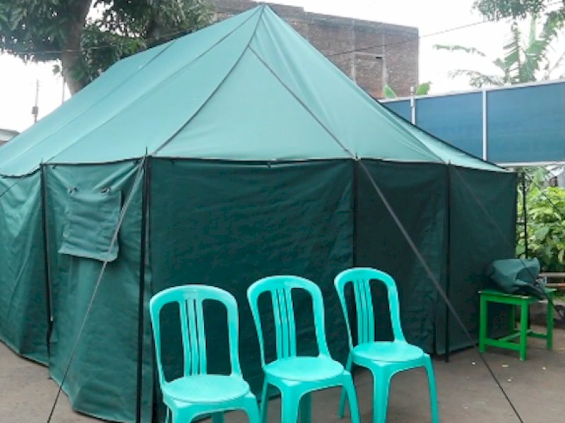 Warga korban gempa Cianjur berinisiatif membuat tempat khusus untuk berhubungan suami istri di pengungsian yang diberi nama Tenda Sakinah. (Antara)