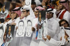 Viral Pendukung Jerman Ngamuk Gara-gara Poster Mesut Ozil