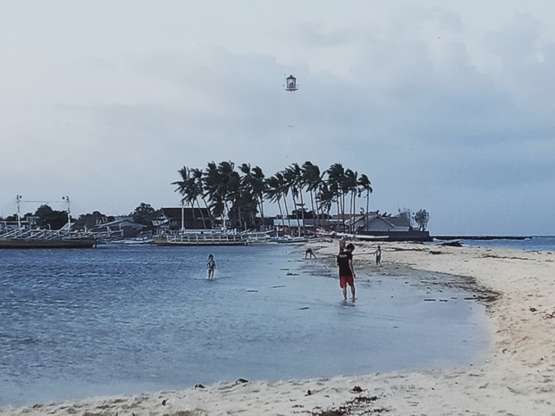 Pantai di Pulau Kodingareng, Makassar. (Dok. Jejakfakta.com)