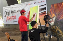 MARS Sulsel Aksi "Seni Melawan Korupsi" di Flyover Makassar, Peringati Hari Antikorupsi Sedunia