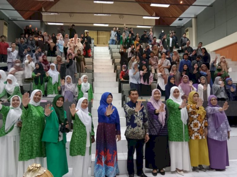 Parade berjudul "Demi Nama Baik Kampus", di LT UIN Alauddin Makassar, Samata, Kamis (8/12/2022). PW Fatayat NU Sulsel bekerja sama Pusat Studi Gender dan Anak (PSGA) UIN Alauddin Makassar selaku penyelenggara parade film dalam rangka memperingati 16 Hari Anti Kekerasan terhadap Perempuan (16 HAKtP).(dok.Samsir/jejakfakta.com)