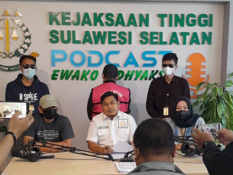 Pihak Kejati Sulsel, memberi keterangan tertangkapnya DPO kasus tindak pidana korupsi alkes di RSUD Palopo, tahun anggaran 2008. (Dok. Istimewa)
