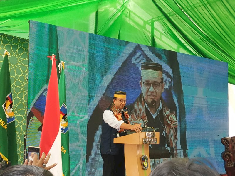 Anies Rasyid Baswedan menyampaikan kuliah umum di Program Pascasarjana Universitas Muslim Indonesia (UMI) Makassar, Sabtu (10/12/2022). (Foto: Atri Suryatri Abbas)