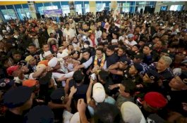 Disambut Ribuan Massa di Makassar, Anies Sebut Relawan Tidak Dibayar