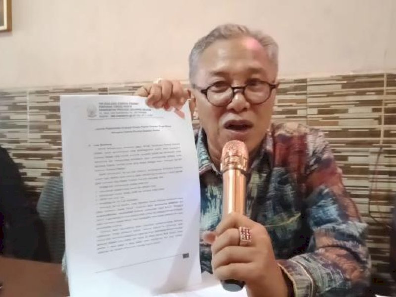 Yusuf Gunco SH, kuasa hukum Abdul Hayat Gani saat jumpa Pers di Warkop Daeng Anaz Jl. RS Faisal, Makassar, Rabu (14/12/2022). (Foto: Samsir)