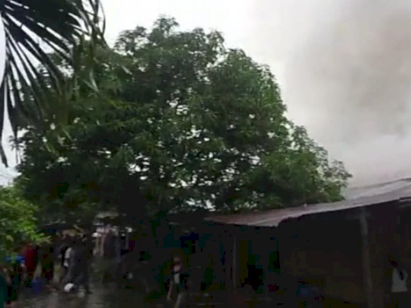 Si jago merah mengamuk di Asrama Polisi atau Aspol Tello Lama, Jl Sultan Abdullah Raya, Kecamatan Tallo, kota Makassar, Jumat (16/12/22).