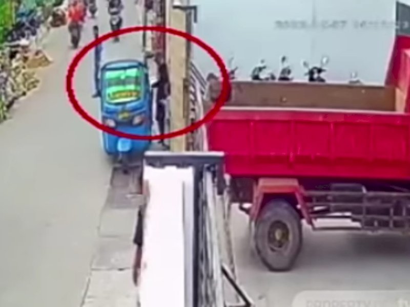 Detik-detik penculikan bocah enam tahun bernama Malika Anastasya di kawasan Gunung Sahari 7A, Jakarta Pusat, Rabu (7/12/2022). (dok.tangkapan layar).