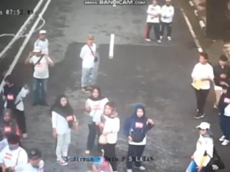  Kamera pengawas (CCTV) merekam terang benderang fakta detik-detik Masyita (43) terseret tali lomba tarik tambang IKA Unhas Sulsel, Makassar, Sulsel, Ahad (18/12/22) pagi Wita. Korban tidak selfi-selfi (swafoto) seperti kata panitia.