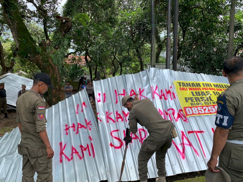 Satpol PP Sulsel bersama TNI tertibkan aset IKBH Sudiang yang dikuasai pihak Lain, Senin (19/12/2022). (Foto: Istimewa)