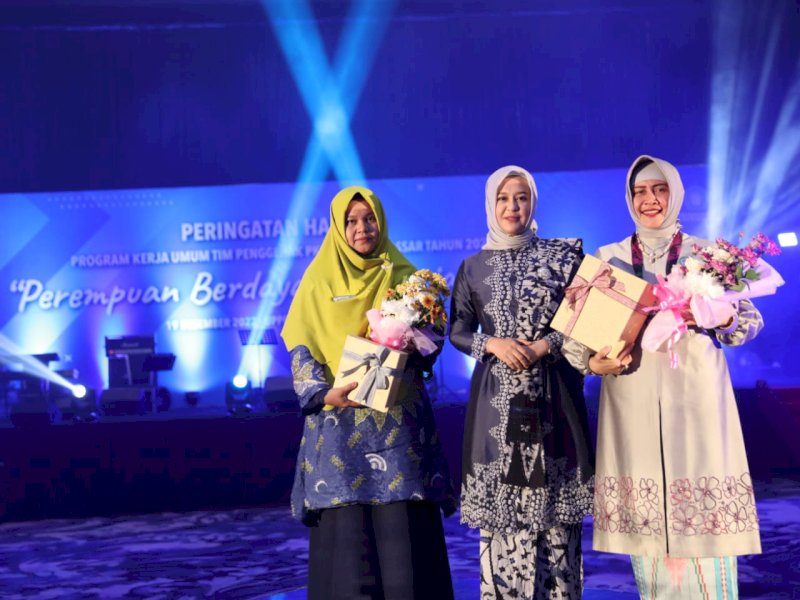 Tim Penggerak PKK Kota Makassar menggelar kegiatan peringatan hari ibu ke 94 Tahun 2022, Senin (19/12/2022).