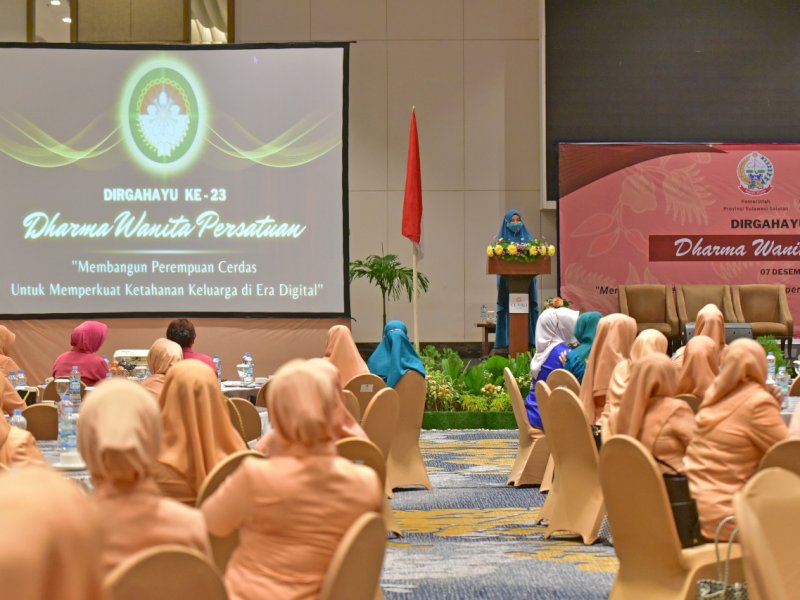 Ketua Tim Penggerak PKK Sulsel Naoemi Octarina menghadiri hari jadi DWP yang ke-23 yang dilaksanakan di Hotel Claro, Selasa (20/12/2022). (Foto: Humas Pemprov Sulsel)