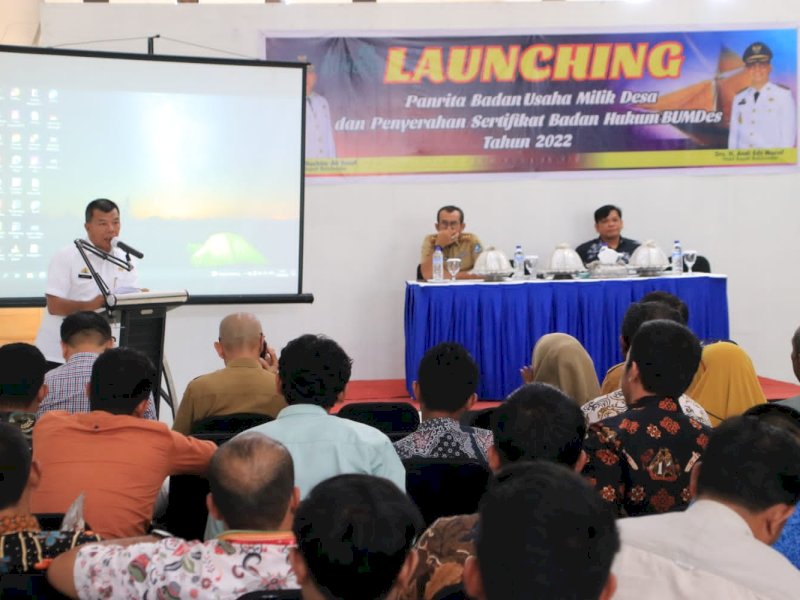 Bupati Muchtar Ali Yusuf memberikan sambutan saat launching Panrita BUMDes di Ballroom Hotel Agri Bulukumba, Selasa (20/12/2022). (Foto: Humas Pemkab Bulukumba)