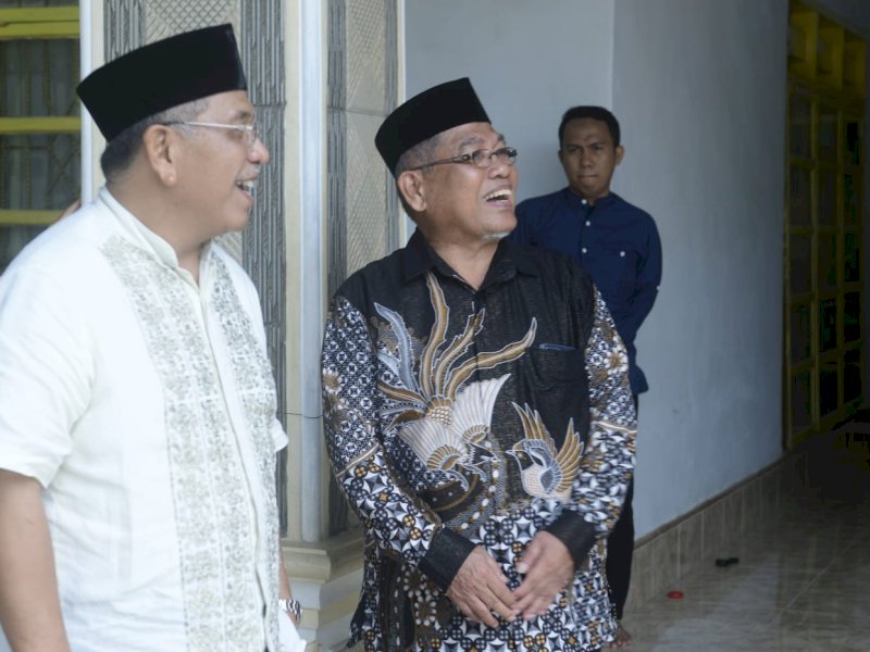 IAS mengunjungi kediaman Ketua PDM Bulukumba, KH Drs. Abdul Hamid Rachman, di Jalan Datuk Tiro, Bulukumba, Jumat petang (23/12/2022). Jejakfakta/Reza Arifuddin