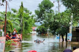 Banjir Perumnas Antang Hampiri 2 Meter, Pengungsi Blok 8: Tidak Ada Lagi Bantuan Pemerintah 