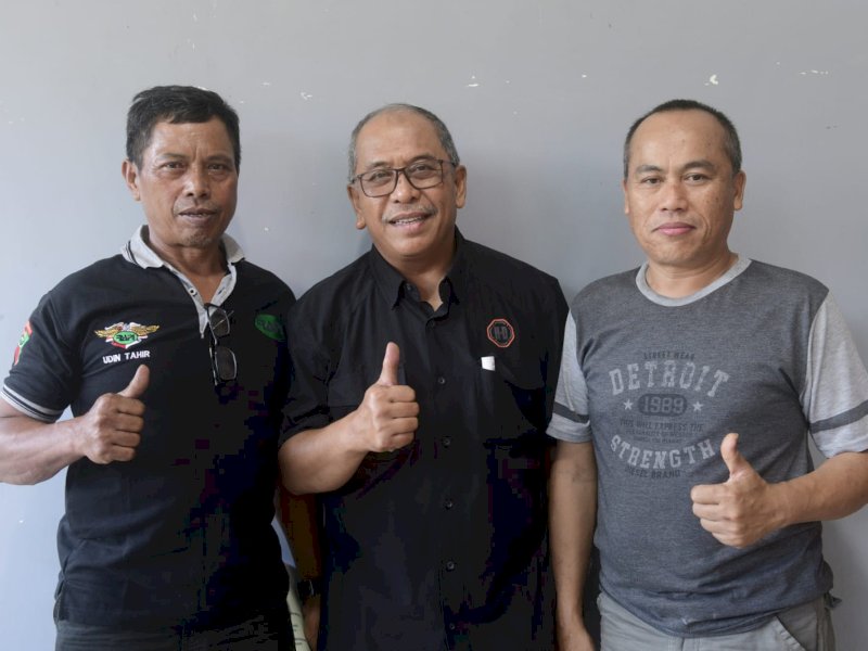 Ilham Arief Sirajuddin (IAS) bersama tokoh masyarakat Enrekang, H Iswanto. 