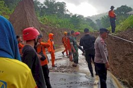 227 Personel Kembali Beraksi ke Lokasi Longsor Poros Maros - Bone, 5 Korban belum Ditemukan 