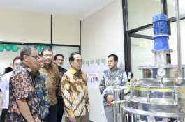 Rektor Unhas Resmikan Gedung Baru dan Launching Perdana Starter Mikroba Pupuk Cair Fakultas Pertanian