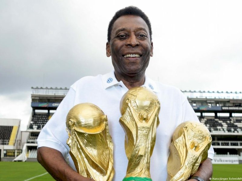 Pele semasa hidupnya, tiga kali membawa Brasil meraih juara Piala Dunia. (dok.Internet)