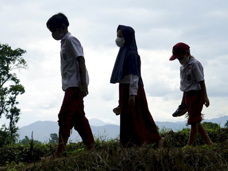 Indonesia menempati peringkat ke-9 tertinggi secara global terkait jumlah anak yang mengalami ancaman kemiskinan dan krisis iklim. Jejakfakta/Save the Children