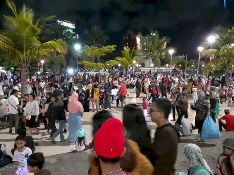 Keramaian di Kawasan Pantai Losari Makassar. Jejakfakta/Dokdetik